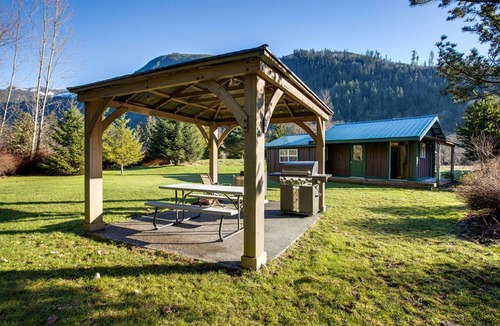 Maple Falls Cabin | Making lasting memories while enjoying this unique glamping experience!