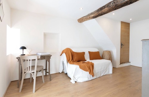 Le Collet Other | Mas Osmeea - MIMOSA Suite. On the 1st floor of a wing of the farmhouse, privacy preserved.