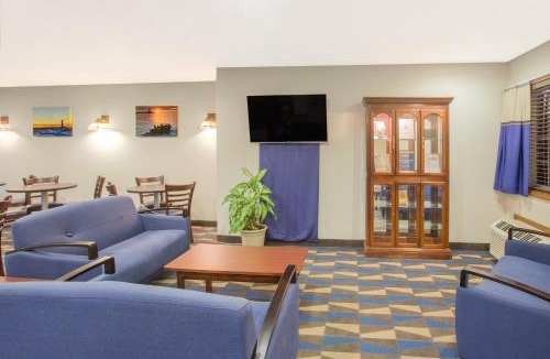 Manistee Hotel | Microtel Inn and Suites Manistee