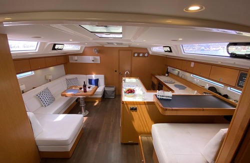 Formia Boat Rental | Miles - sailboat 17 meters Boat & Breakfast