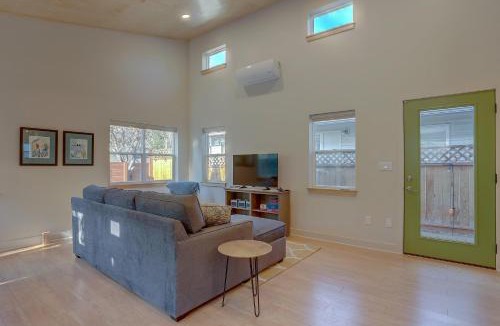 Larkspur House | Mod Pod