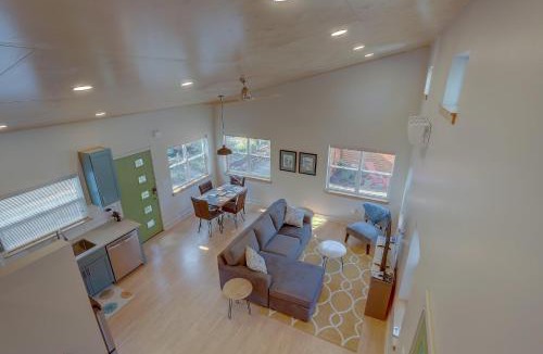 Larkspur House | Mod Pod