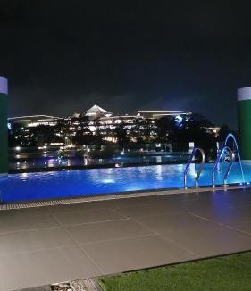 Baguio Hostel | Modern 1Bedroom Condo,with heated Roofdeck pool by Mist and Pine