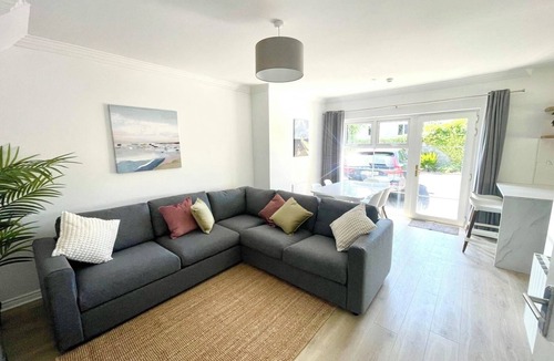 Terryland Apartment | Modern and Accessible Apt 1 - sleeps 8
