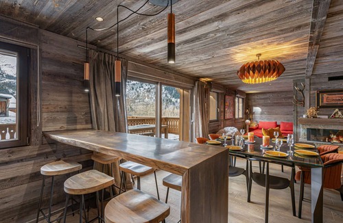 Meribel Village Apartment | Modern apartment in Méribel with private parking, near slopes for 8 people