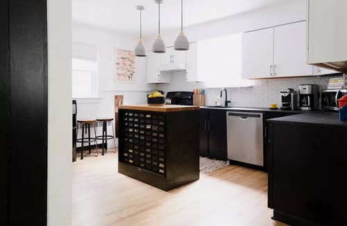 Phoenicia House | Modern Home + C M Y K Motel on 10 acres in Phoenicia