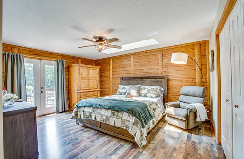 Ruby Cabin | Modern Log Cabin - Pond- Fire Pit- Playground-WiFi