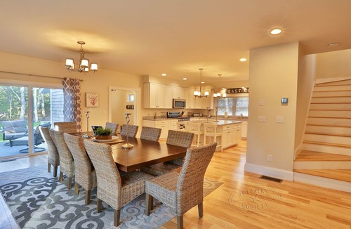 East Chop House | Modern, luxury 5-bed, 4.5-bath w/full basement! Now booking for 2026!