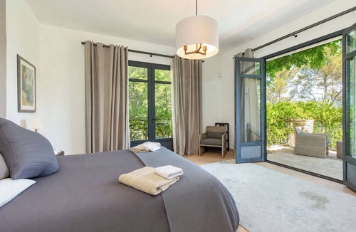 Tourrettes Villa | Modern Luxury Villa with Inifinity pool in gated Domaine de Terre Blanche