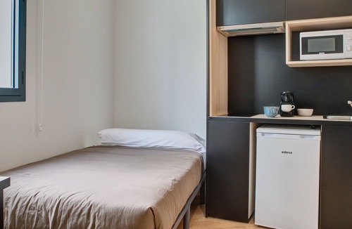Milagrosa Apartment | Modern Studio with High-Speed Wi-Fi in Pamplona