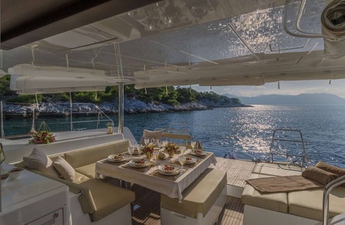 Kalafatis Boat Rental | Mykonos Catamaran - Catamaran in Mykonos - Flo 52 by Fantasia Villas