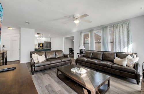 Tallahassee House | Nature Lover's Oasis, Charming 3-bedroom house with WiFi, AC and fireplace