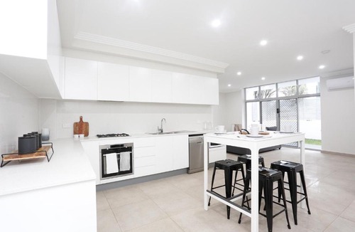 Penrith Apartment | New 2 bedroom Apartment for 7 People