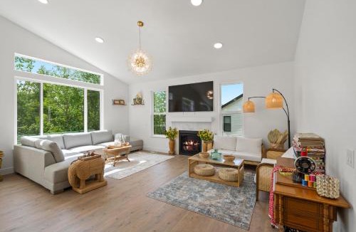 Sand Lake House | New build-beautiful lake view-5beds 12 sleeping