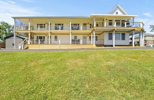 Sodus Point Apartment | NEW Luxury Apartment | Sodus Point | King Bed