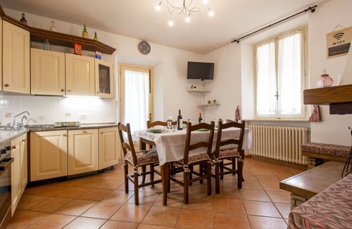 Giugnano Apartment | Nice apartment for 10 guests with WIFI, private pool, TV, patio and pets allowed