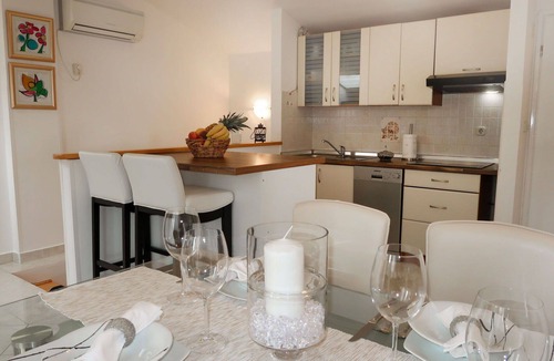 Crni Apartment | Nice apartment for 4 guests with WIFI, A/C, TV, balcony and pets allowed