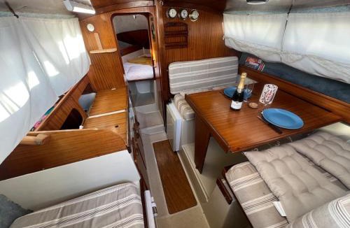 Cap d'Agde Boat Rental | Nuit insolite sur un bateau