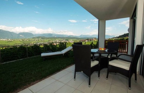 St. Pauls Apartment | Oberberghof– Garden Apartment with Natural Swimming Pond, Sauna & Panoramic View