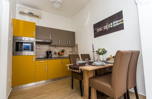 Kastel Stafilic Apartment | One bedroom apartment with air-conditioning Kaštel Štafilić, Kaštela (A-15867-a)