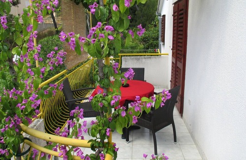 Ivan Dolac Apartment | One bedroom apartment with terrace and sea view Ivan Dolac, Hvar (A-4584-d)