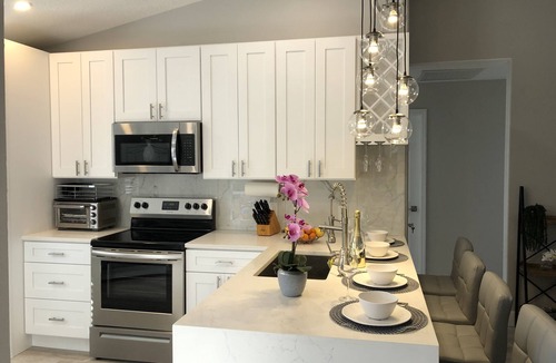 South Venice Villa | Peaceful bright home minutes from the beach