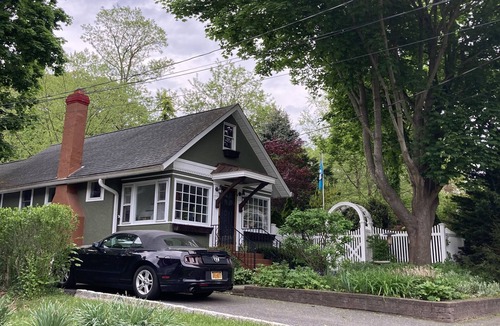 Sound Beach House | Peaceful Fully Renovated Cottage in Beach Community