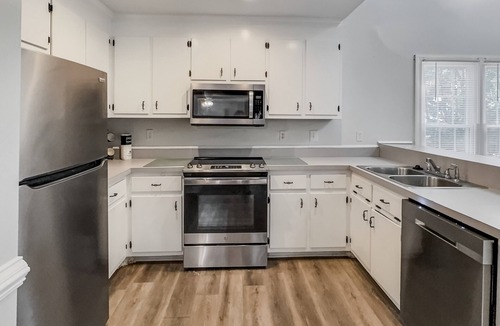 Midlothian House | Perfect for Extended Stays! Fenced Yard, Pets Welcome!
