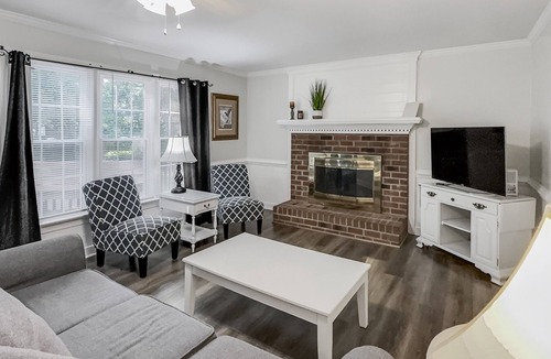 Midlothian House | Perfect for Extended Stays! Fenced Yard, Pets Welcome!