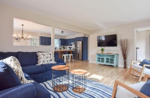 South Chatham House | Perfect for Group w Kids & Dogs w Hot Tub