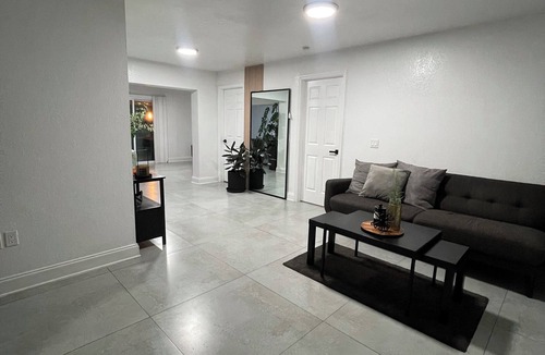 South Venice House | Pleasant 3-bedroom house with AC in charming Venice