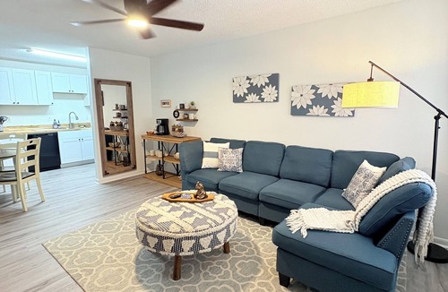 Tallahassee Condo | Pool/3min walk to FSU campus-sport stadiums/Gated/2 king beds/CollegeTown .6mile