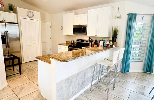 South Venice Villa | Pool & Beach – Shark Teeth Hunting – Families welcome – Pool Heater included!