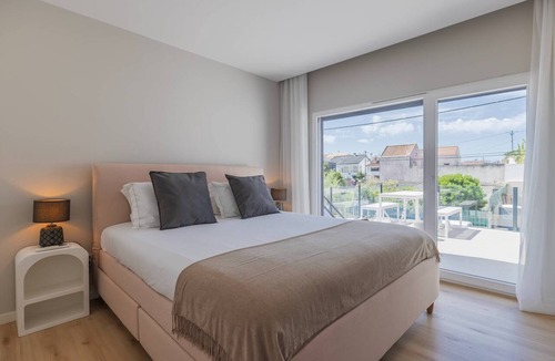 Charneca de Caparica e Sobreda Apartment | Poolside Oasis by Caparica Beach