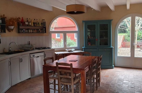 Six-Fours-les-Plages Villa | Provençal property with swimming pool and pétanque court in a wooded area