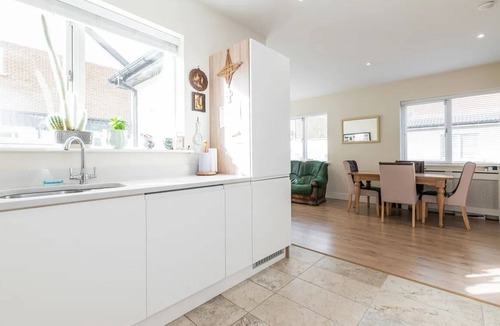 Leopardstown House | Pvt ensuite room, 30 mins transport connection to city center