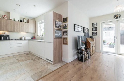 Leopardstown House | Pvt ensuite room, 30 mins transport connection to city center