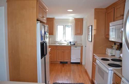 Chatham House | Quaint & Cozy Downtown Chatham Home, Walk to Town and Beaches