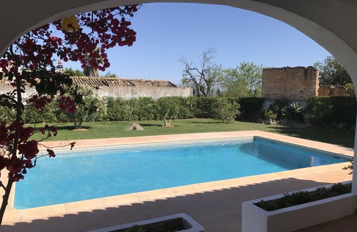 Alfeicao House | Quiet house ideally located with garden and large swimming pool with all comforts