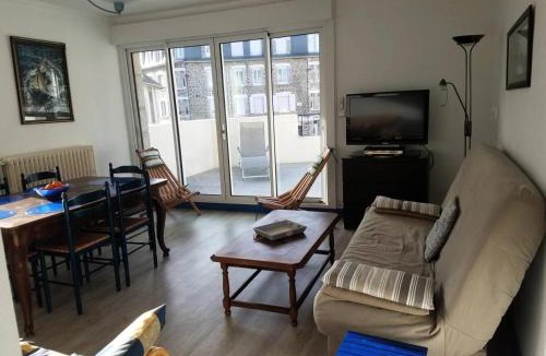 Pleneuf-Val-Andre Apartment | Résidence Casino - Charmant T3 en plein cœur de la station balnéaire du Val-André. MAE-6444