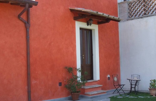 Castel Cellesi Villa | Red House/casa Rossa - Near Civita Di Bagnoregio