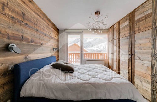 Meribel Centre Apartment | Renovated 6-room apartment for 10, central Méribel, near slopes, with Wifi