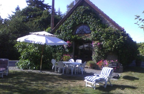 Ploerdut Cottage | Renovated typical Breton farm building . In the peacefull countryside.