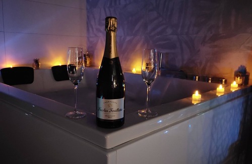 Saint-Germer-de-Fly House | Romantic gite with SPA and starry sky La Maison du Bonheur