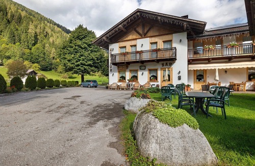 Caderzone Terme Apartment | Room 'Camera Doppia-quadrupla N 6' with Mountain View, Shared Garden and Wi-Fi
