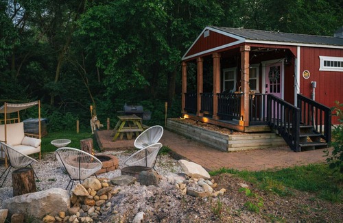 West Newton Cabin | Ruby’s Red Cabin Hot Tub Nature Horses Indy
