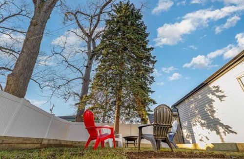 Michigan City House | Sand & Sun Retreat,2 Living Rooms, Kids Play Area