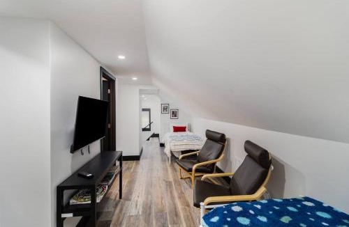 Michigan City House | Sand & Sun Retreat,2 Living Rooms, Kids Play Area