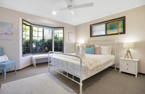 Mudjimba House | Sea Breeze Cottage at Mudjimba - Pet friendly