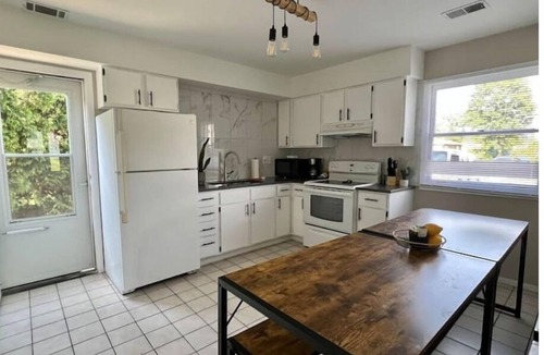 Chesterton Apartment | Serene Family Townhouse